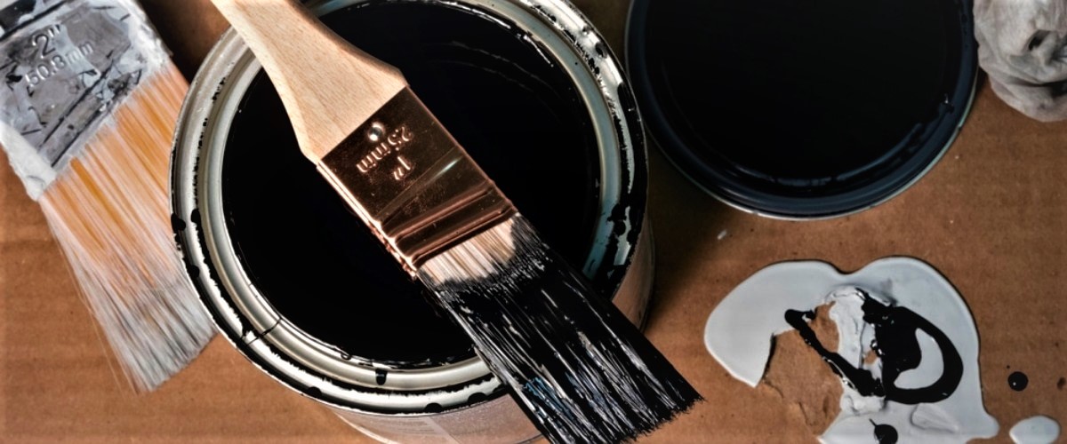 Using a synthetic paint brush for latex paint