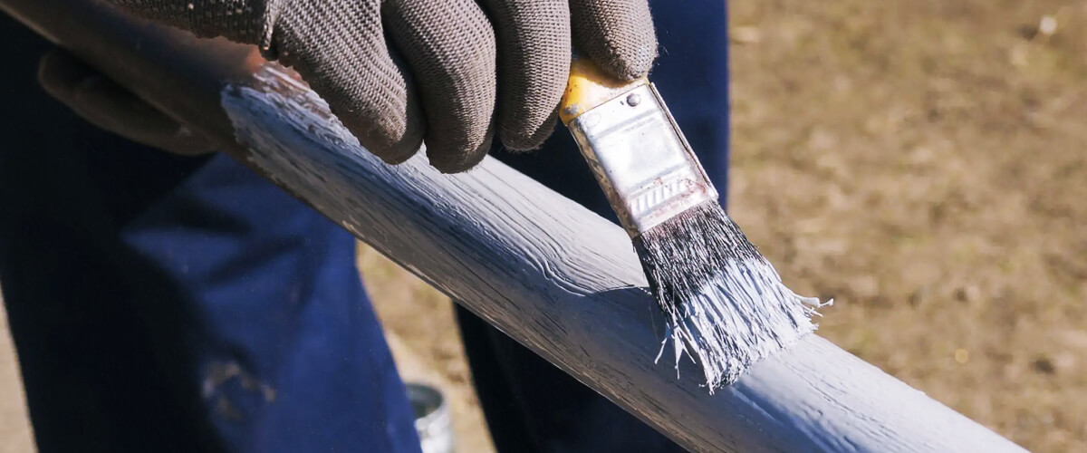how to paint pipe fence?